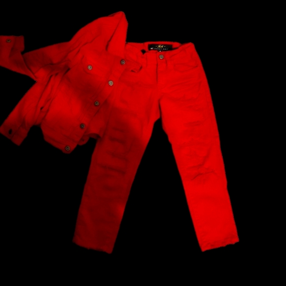 Jean Set Designer - Picture 6 of 6